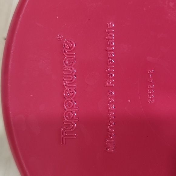2 Tupperware Microwave safe divided bowls with lids like new - Picture 5 of 6